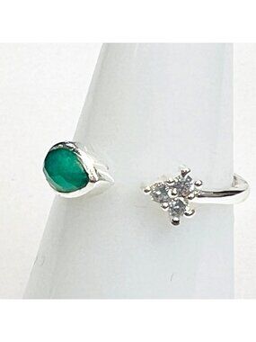 Ring Bomb Party Ring, size 7, small green stone on silver color band